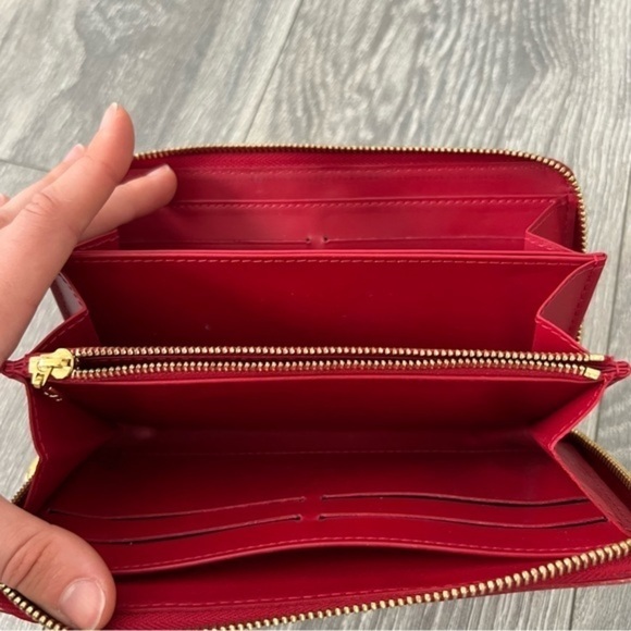 Authenticated Used Louis Vuitton Zippy Wallet  Monogram Vernis Pomme d'Amour Red - Picture 12 of 16
